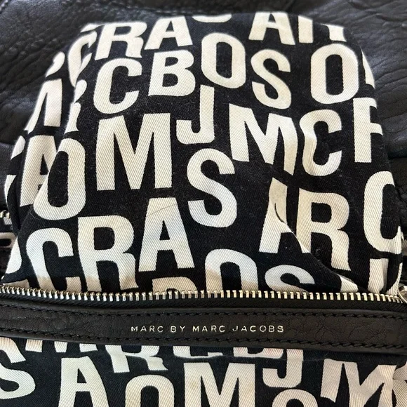 Marc by Marc Jacobs | Leola Zip Hobo | Black Leather Bag - Picture 4 of 11